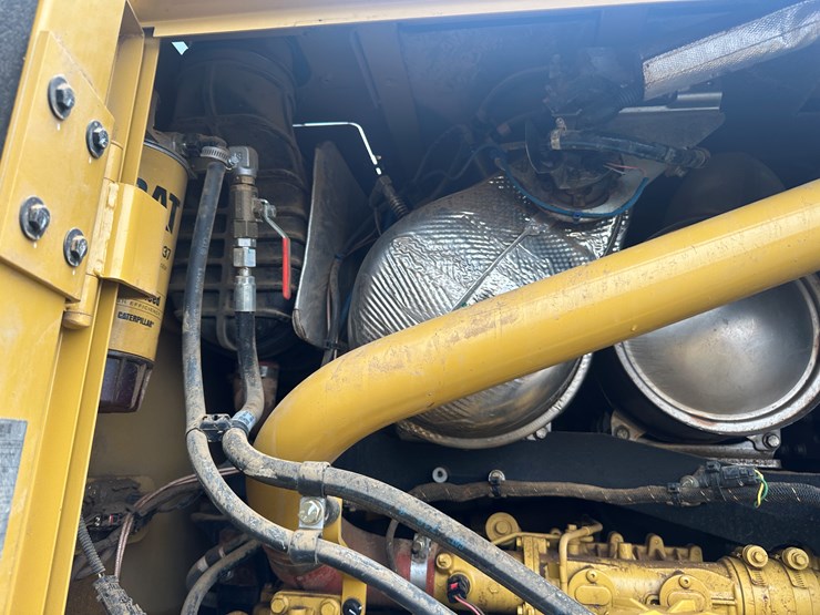 2022-caterpillar-140gc-image-80