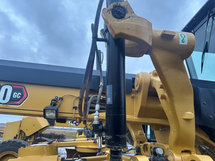 2022-caterpillar-140gc-awd-image-38