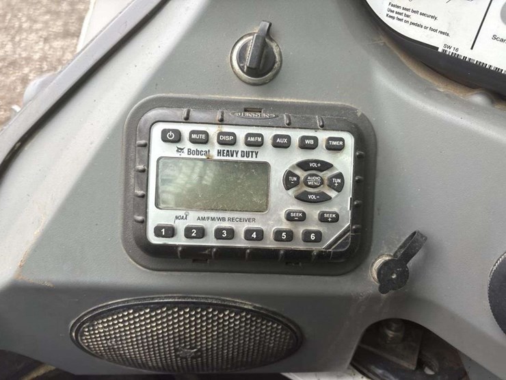 2019-bobcat-t870-image-12