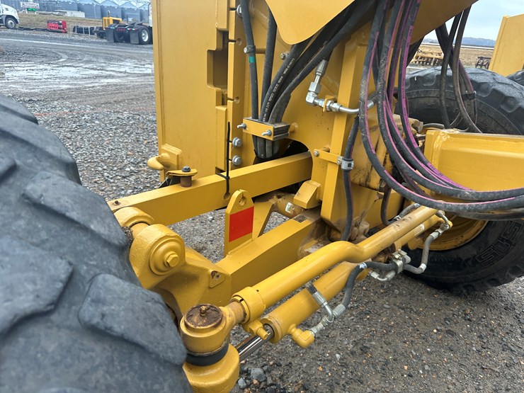 2022-caterpillar-140gc-awd-image-45