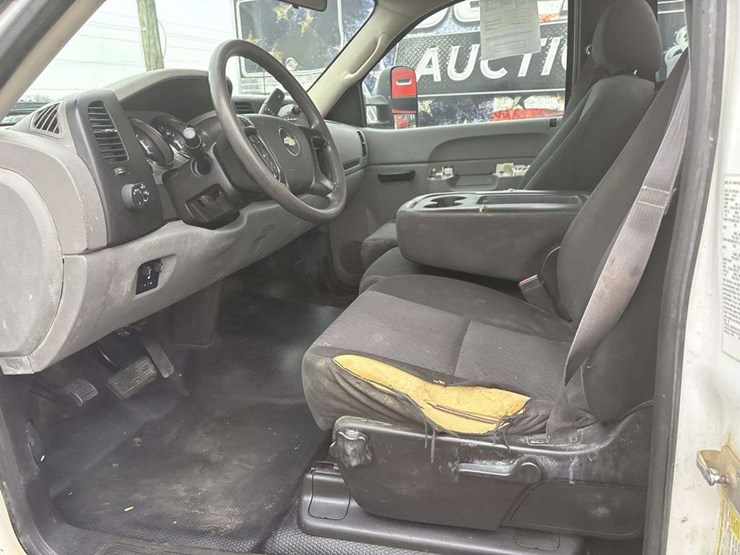 2014-chevrolet-2500-image-13