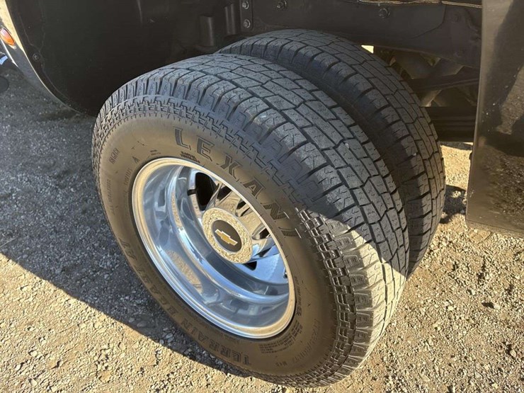 2013-chevrolet-3500hd-image-10