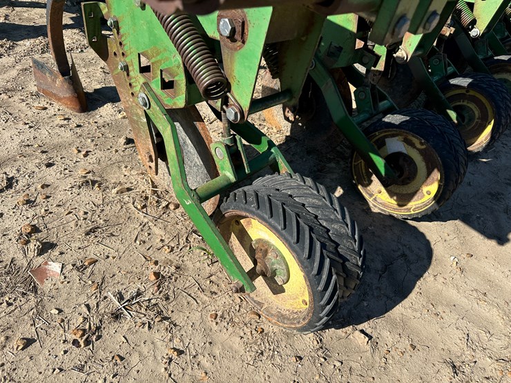 john-deere-16-image-11