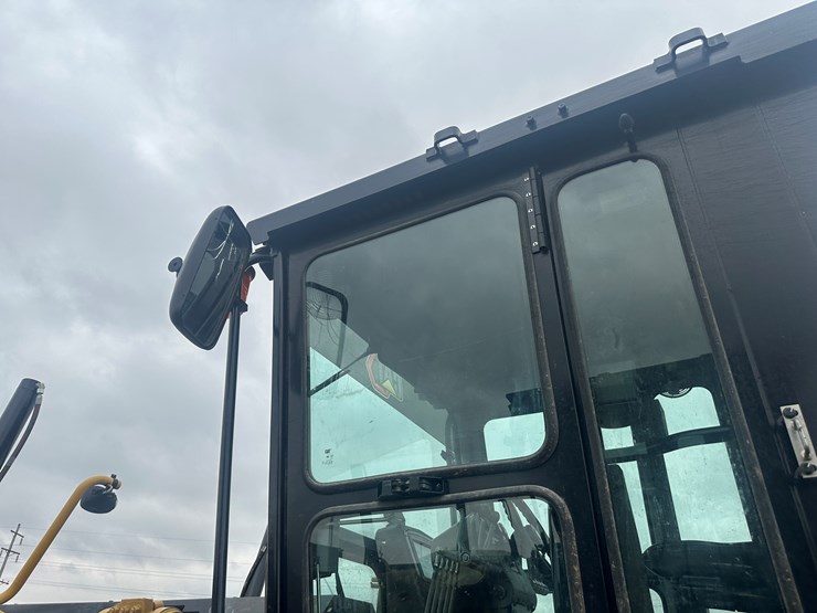 2022-caterpillar-140gc-awd-image-31