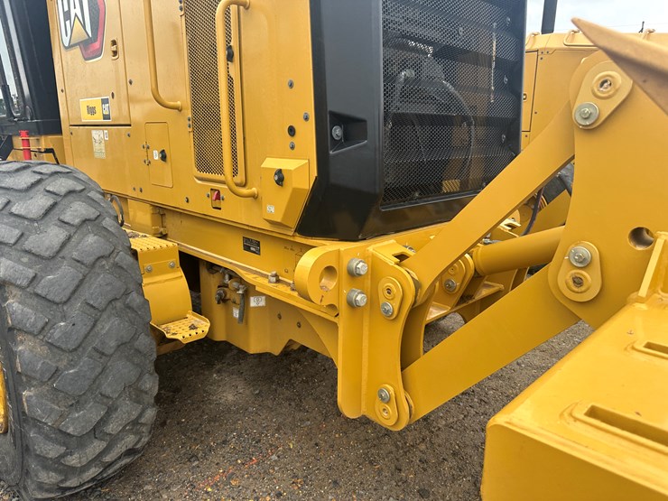 2022-caterpillar-140gc-awd-image-23