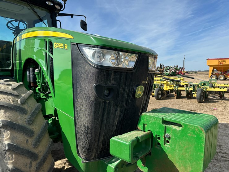 2010-john-deere-8285r-image-31