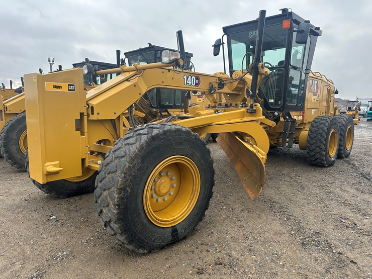 2022-caterpillar-140gc-image-1