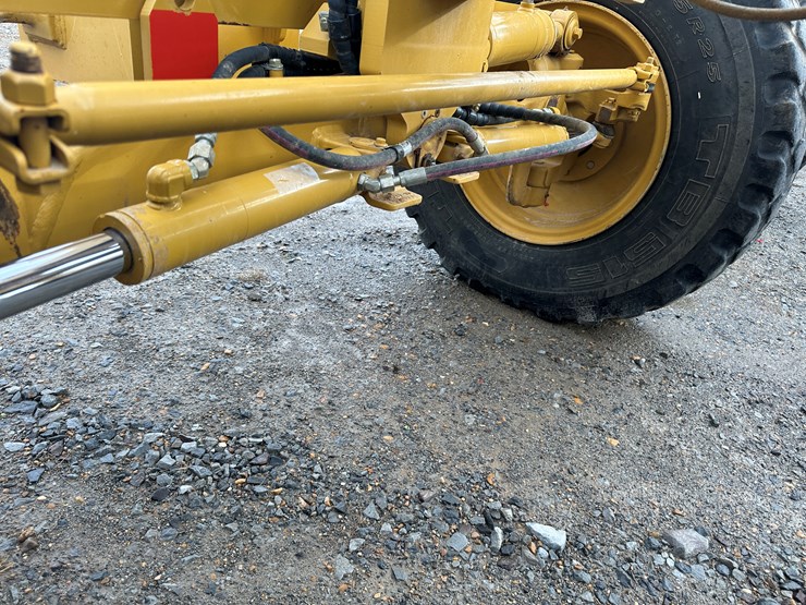 2022-caterpillar-140gc-image-17