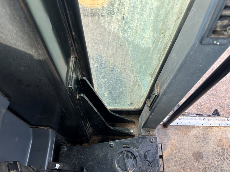 2022-caterpillar-140gc-image-82