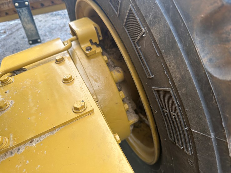 2022-caterpillar-140gc-image-13