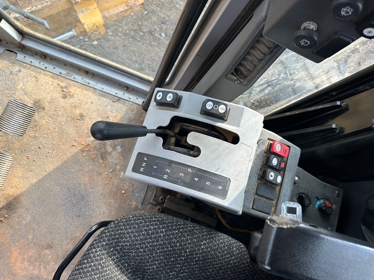 2022-caterpillar-140gc-image-80