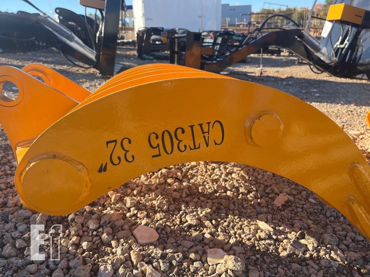 cat305-32in-ripper-rake-attachment-image-3