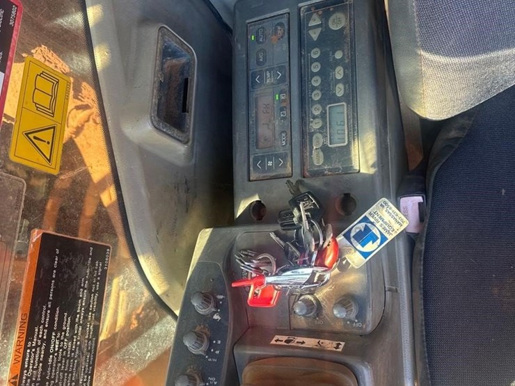 2012-hitachi-zx225us-lc-3-image-21