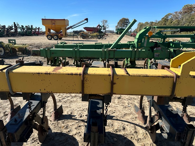 #33726-•-16-row-30"-cultivator-image-39