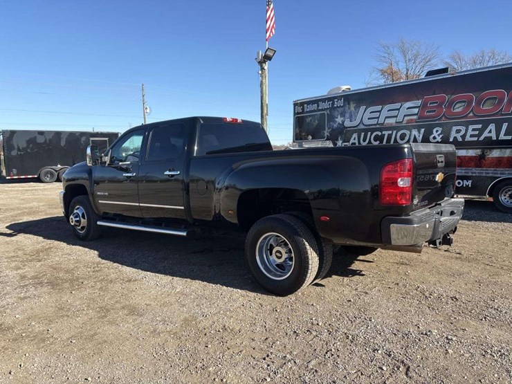 2013-chevrolet-3500hd-image-3