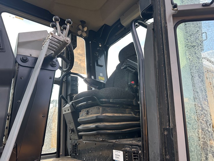 2022-caterpillar-140gc-image-75