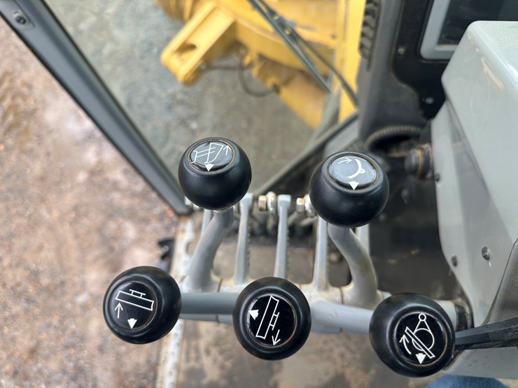 2022-caterpillar-140gc-image-105