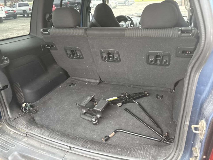 2004-jeep-liberty-image-16