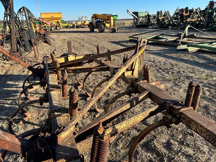 #33753-•-chisel-plow-image-17