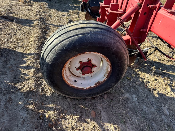 #33740-•-~20'-row-crop-cultivator-image-12