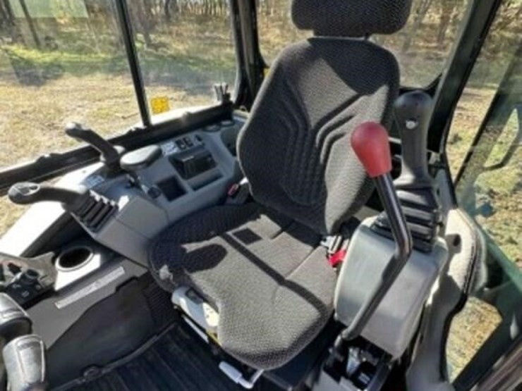 5802024-bobcat-e38-mini-excavator-image-27