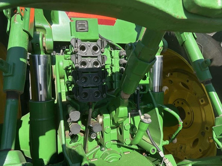 john-deere-8230-image-10