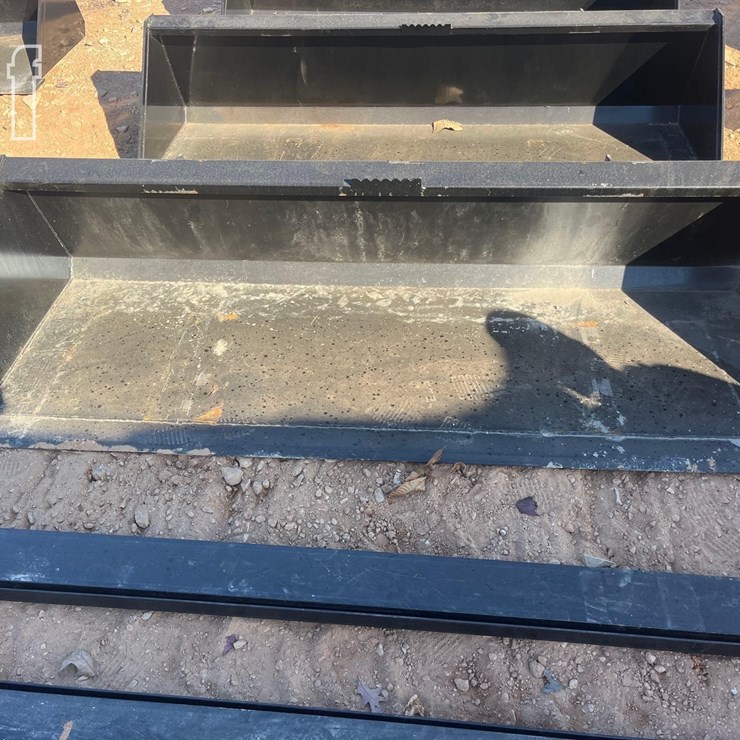 SWICT 84IN SKID STEER BUCKET