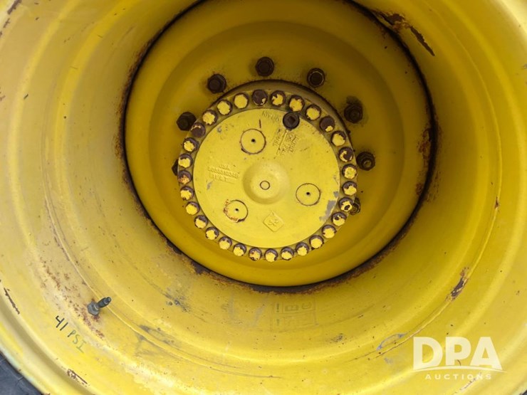 2017-john-deere-f4365-image-38