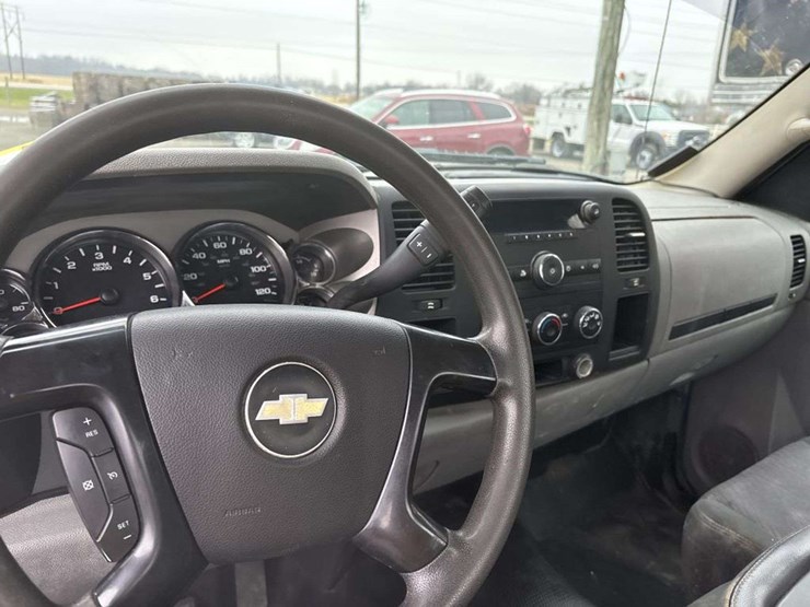 2014-chevrolet-2500-image-23