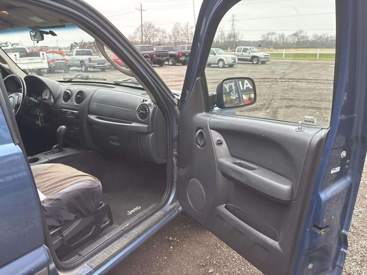 2004-jeep-liberty-image-19