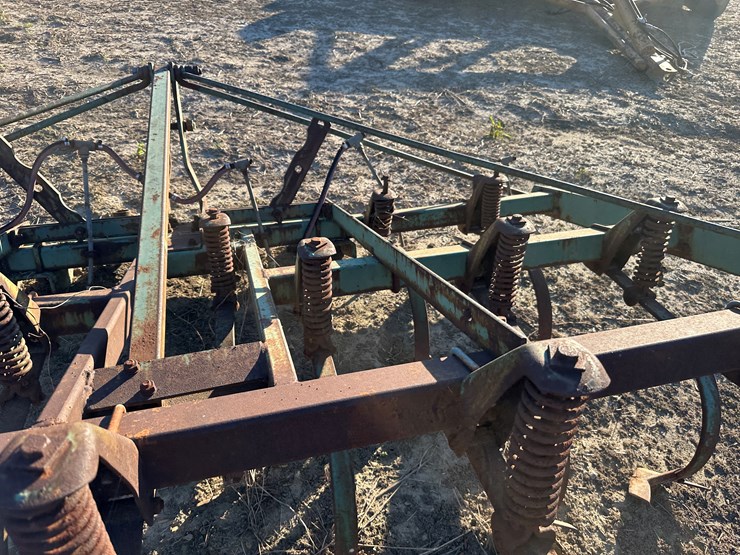 #33752-•-4.5'-chisel-plow-image-9