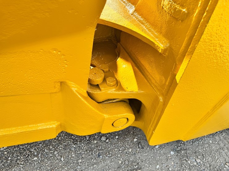 2019-caterpillar-d8t-image-7