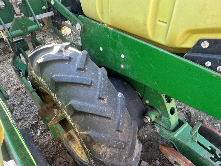 john-deere-1720-image-16