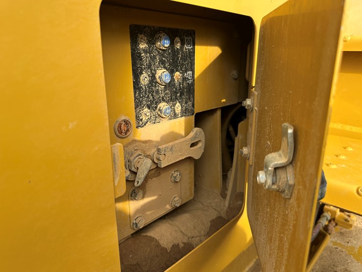 2022-caterpillar-140gc-image-61