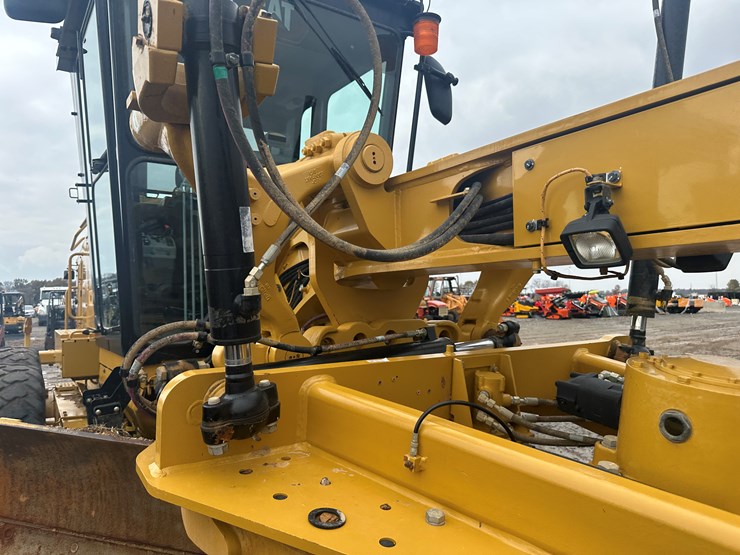 2022-caterpillar-140gc-image-46