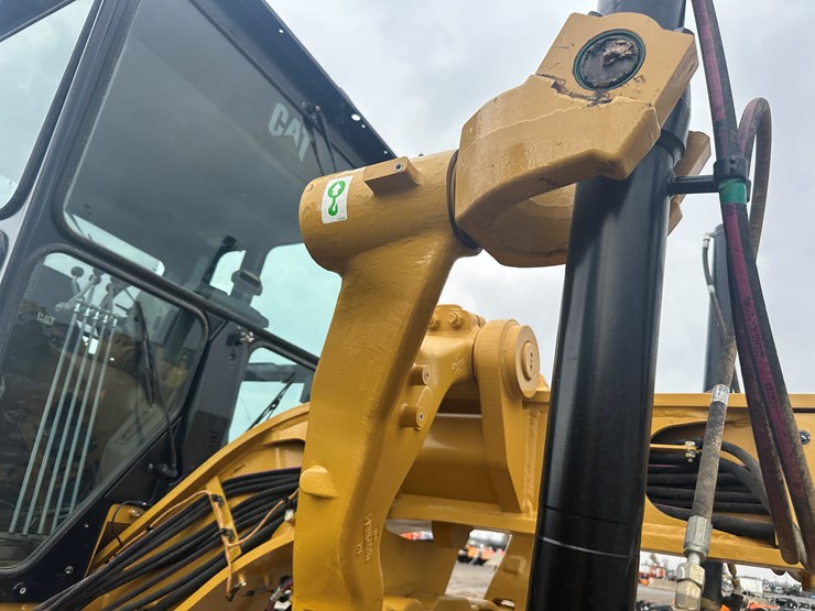 2022-caterpillar-140gc-image-51