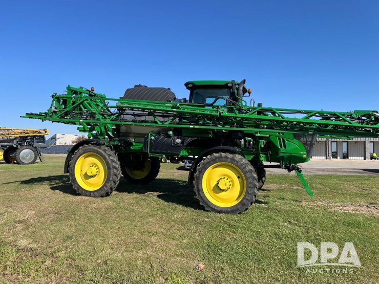 2021-john-deere-r4044-image-8