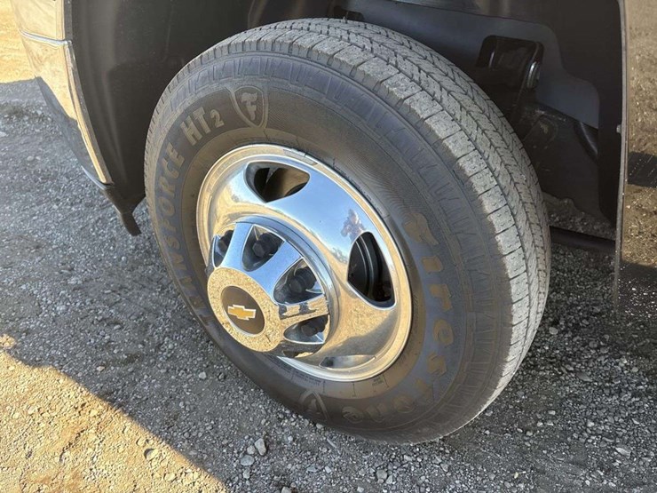 2013-chevrolet-3500hd-image-9