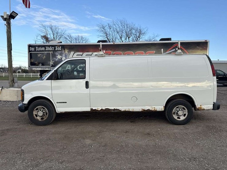 2001-chevrolet-express-g2500-image-2