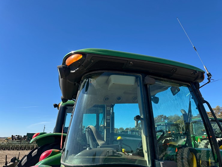 2011-john-deere-5095m-image-36