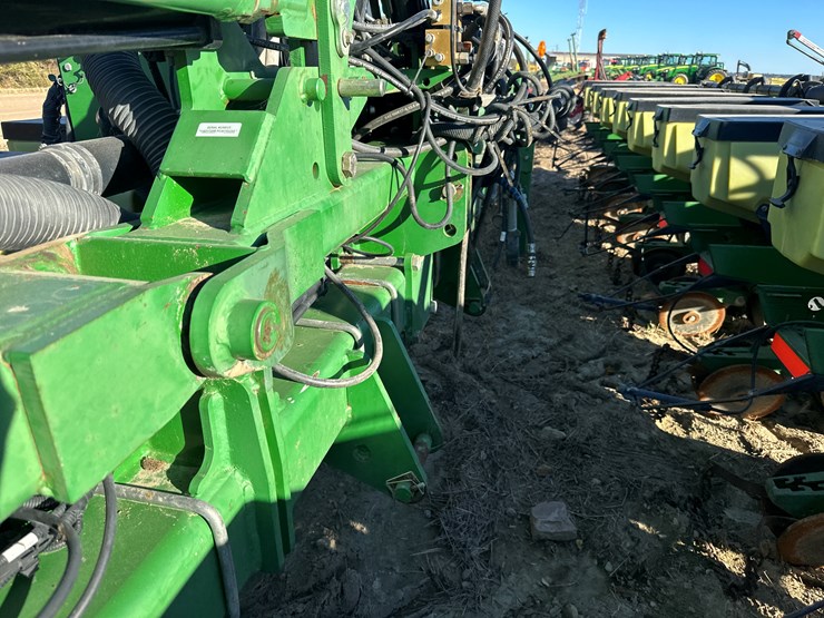 john-deere-1720-image-40