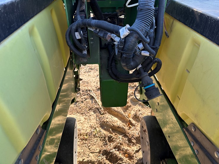 john-deere-1720-image-28