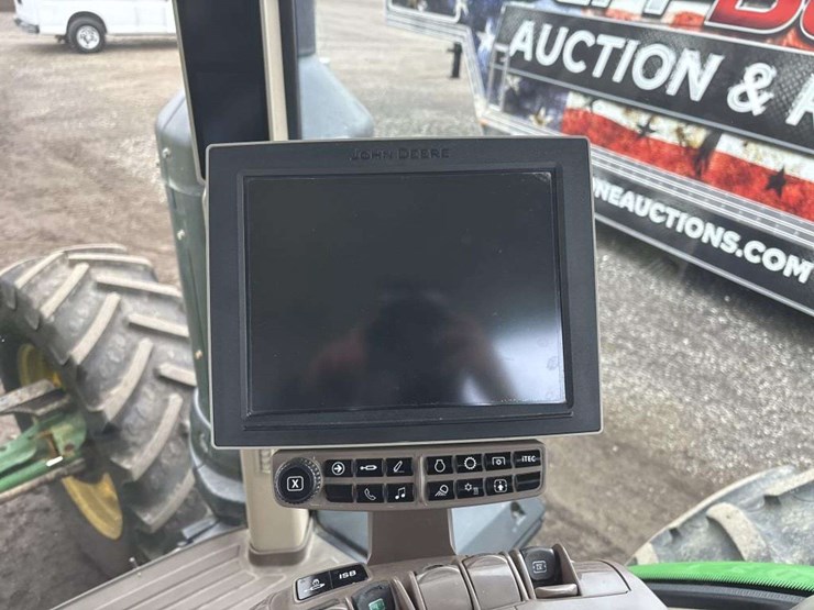 2014-john-deere-8245r-image-22
