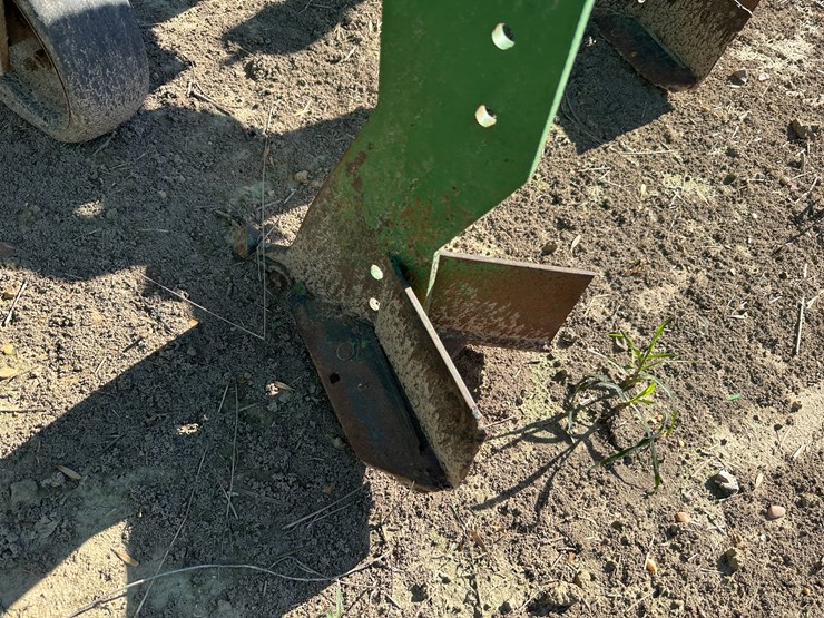 #33728-•-16-row-30"-cultivator-image-12
