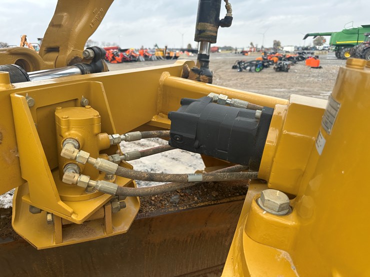 2022-caterpillar-140gc-image-48