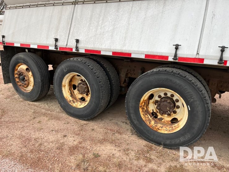 2005-international-7600-image-31