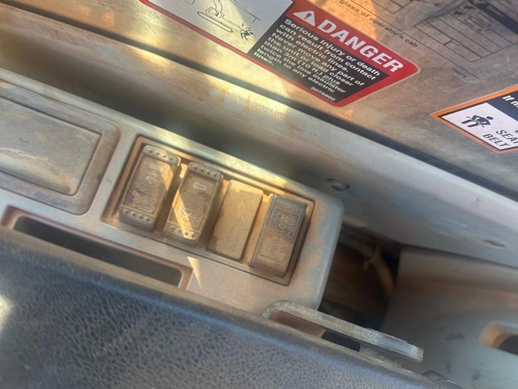 2016-hitachi-zx250-lc-image-22