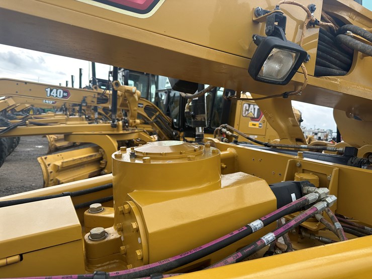 2022-caterpillar-140gc-image-33