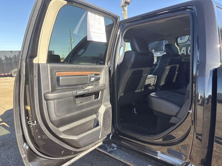 2015-ram-2500-laramie-image-14