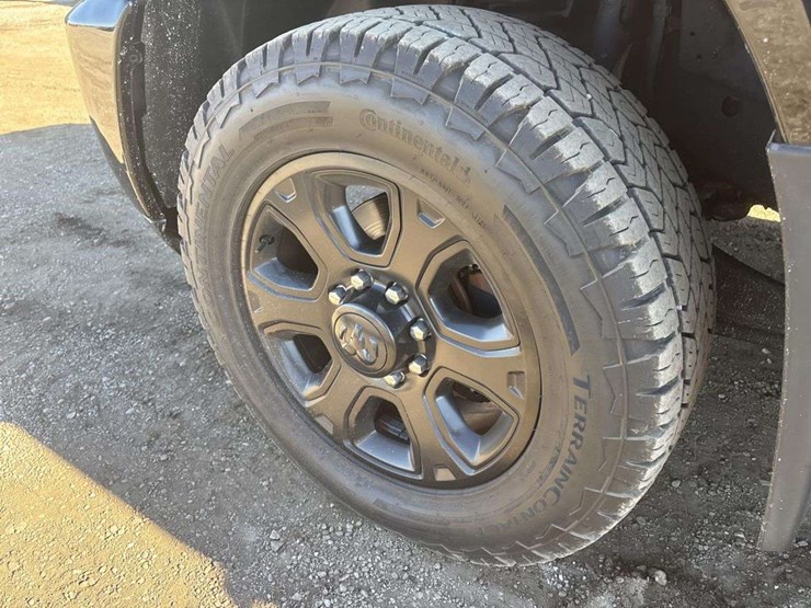 2015-ram-2500-laramie-image-9